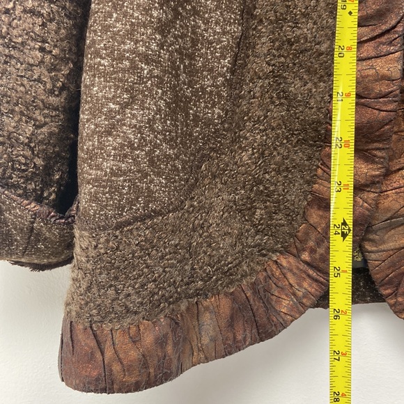 80's Chocolate Brown Ruffled
Trim Raccoon Collar Jacket - Picture 10 of 13